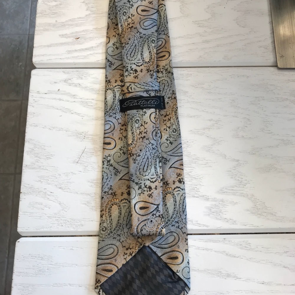 Neck tie - Picture 2 of 2